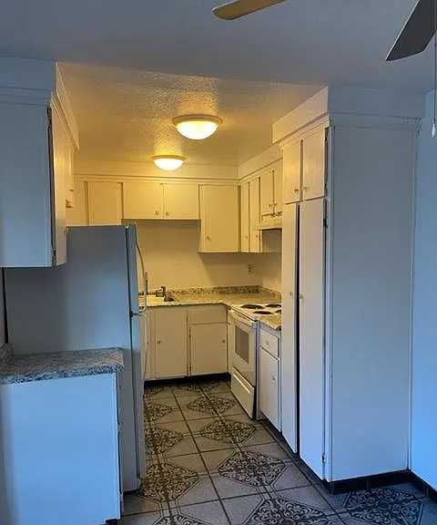 109 E Trident Dr — Photo 3