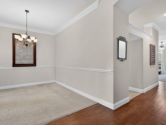 3rd image of 1013 Somerset Cir