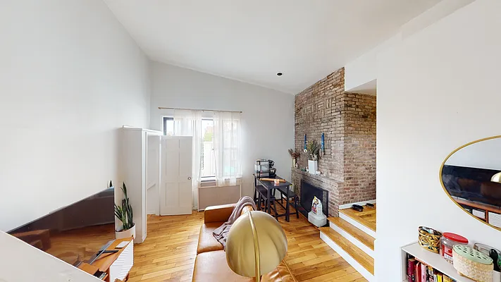 Rented by Bond New York | media 23