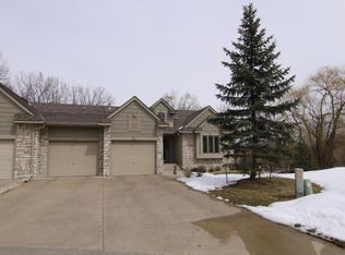 1645 Lakeview Ct, Arden Hills, MN 55112