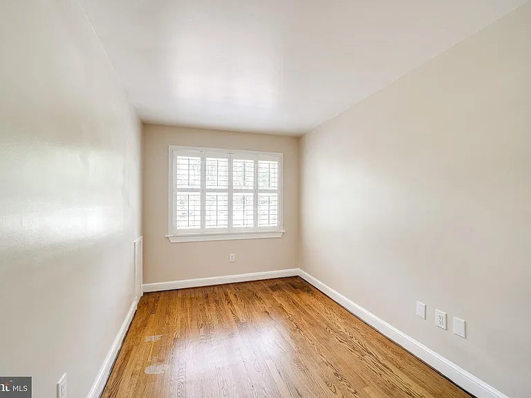 1317 Queen St — Photo 12