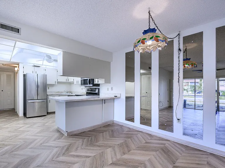 2300 Aaron St #114 — Photo 9