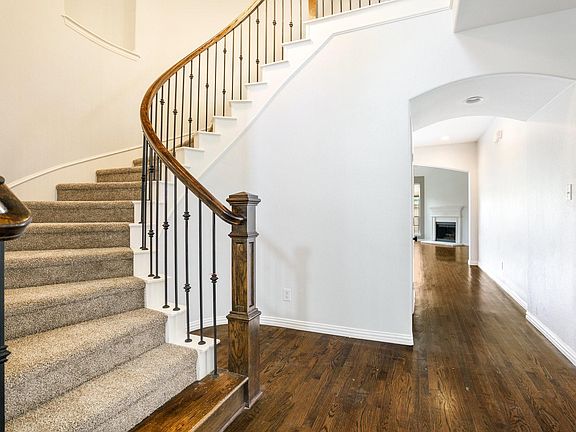5th image of 2609 Cole Castle Dr