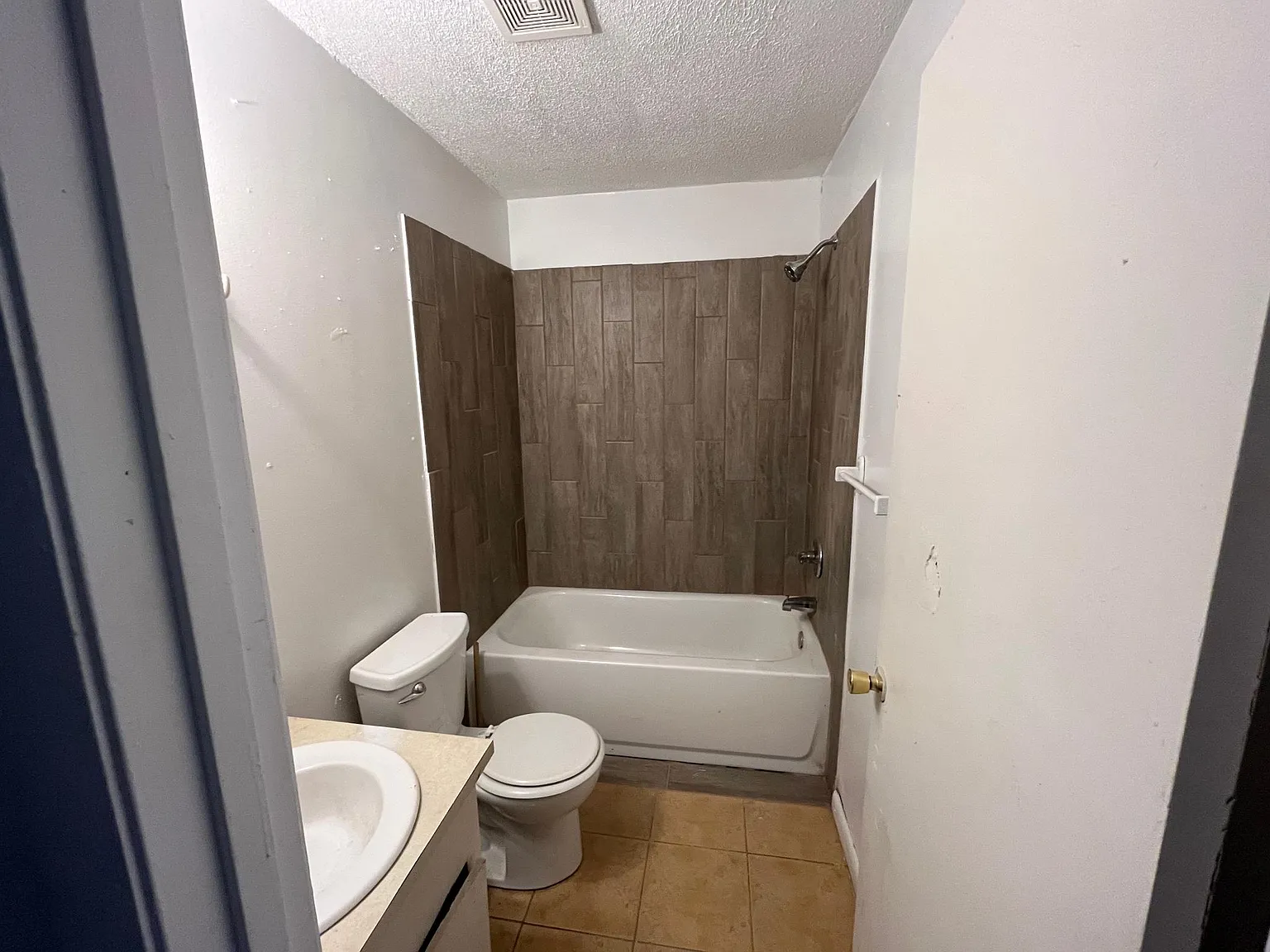 3020 Reiter Dr — Photo 4
