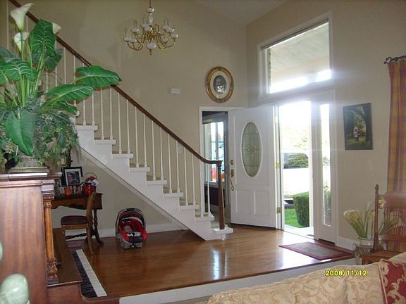 Interior entry view from Liv R