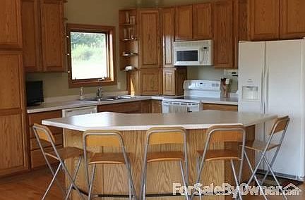 Kitchen
						:
						Great storage - sliding shelves in many lower cupboards