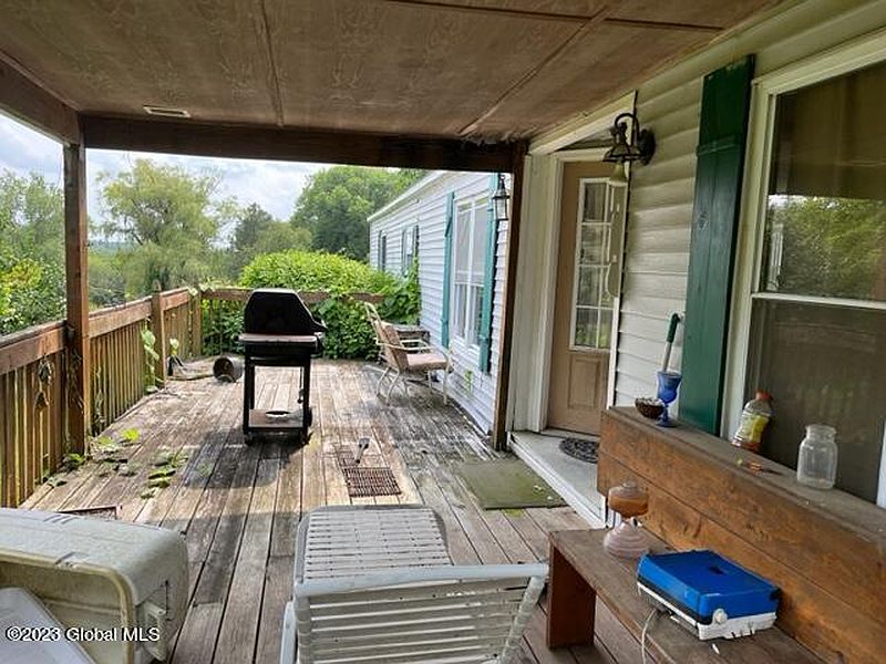3rd image of 319 Leloup Road