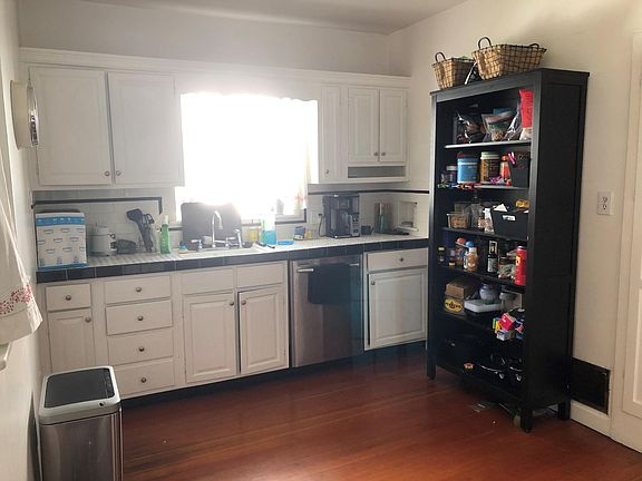 5th image of 212 Columbia Ave