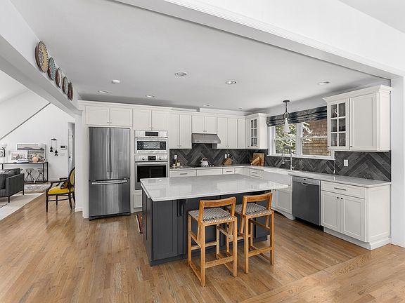 5th image of 24 Eastview Ct