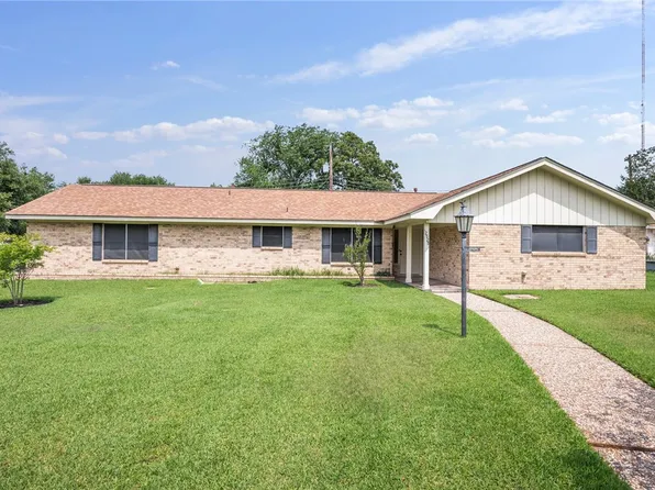 2525 Willow Bend Dr, Bryan, TX 77802