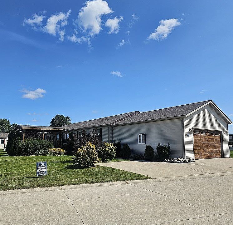 274 Pine Lakes Drive W 