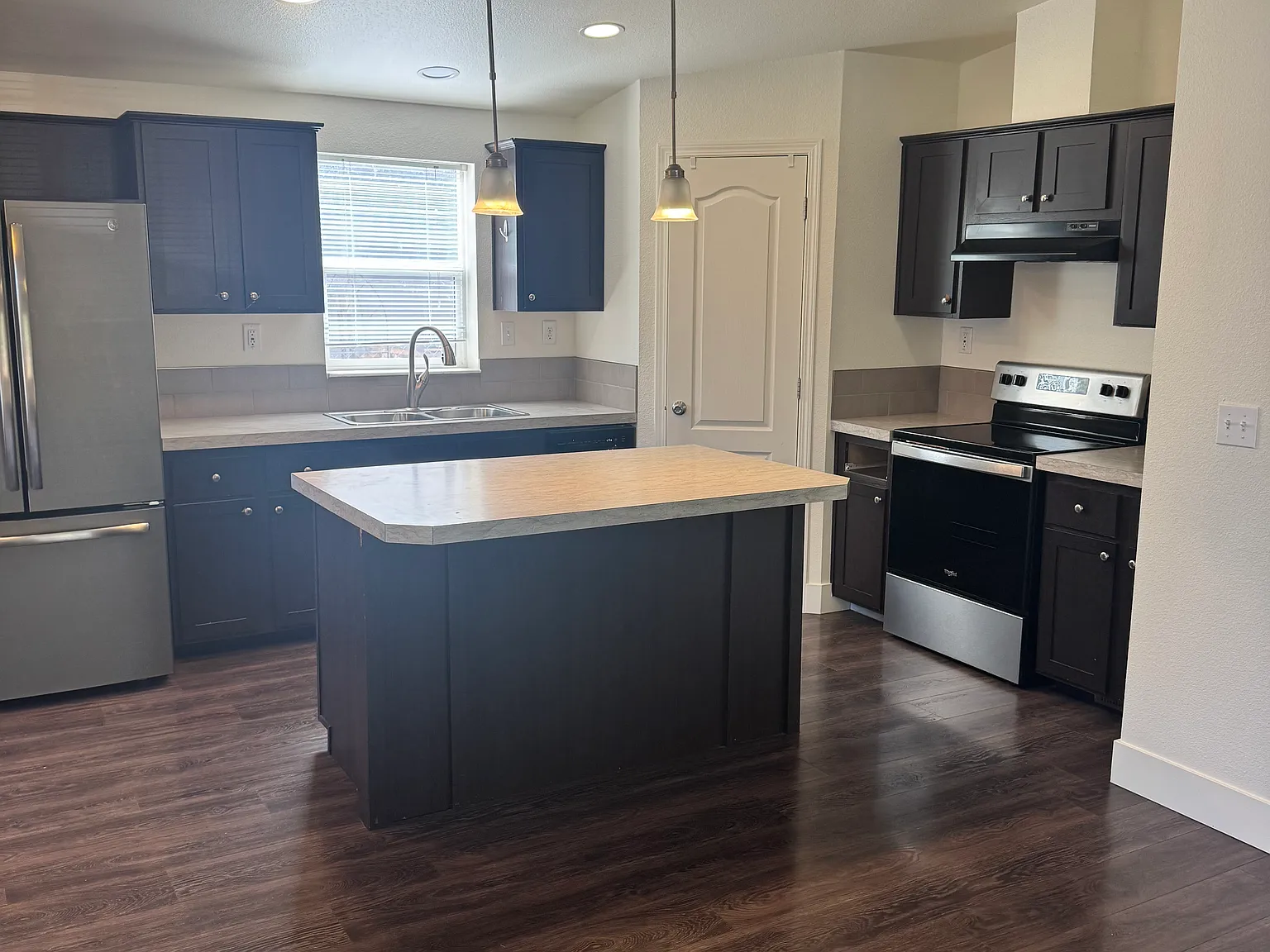 3 bed, 1404 sqft, $2,600 — Photo 3