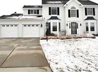 25 Sylvan Cir, Orchard Park, NY 14127