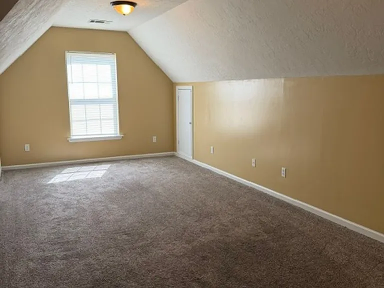 1832 Heathers Way — Photo 33