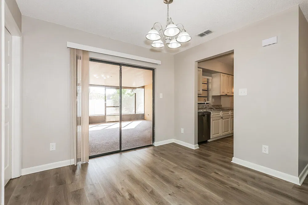3 bed, 2.0 bath, 1545 sqft, $2,105 — Photo 4