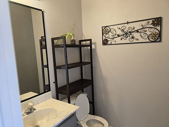 5th image of 1722 Creekway Dr