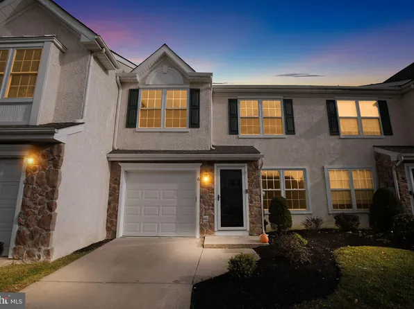 6 Leighton Dr, Mount Laurel, NJ 08054