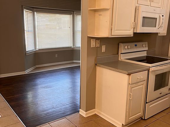 3rd image of 227 Goldie Dr SE