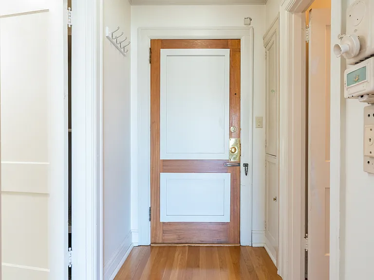 Davison Apartments — Photo 18