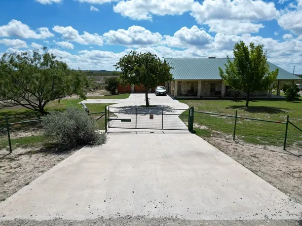 177 Sunny Ln, Del Rio, TX 78840