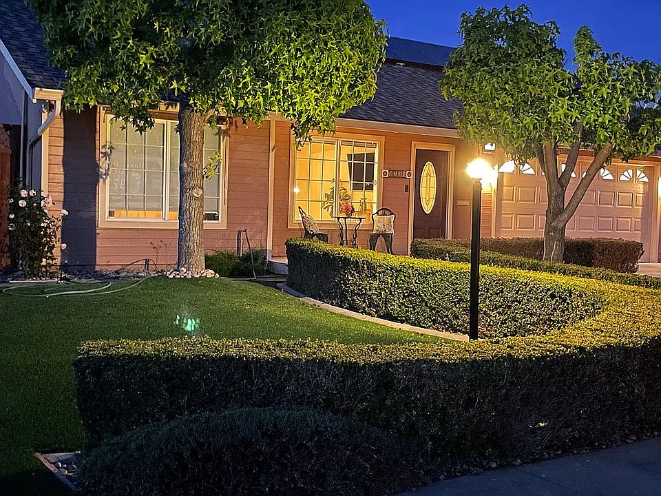 1st image of 319 Yosemite Dr