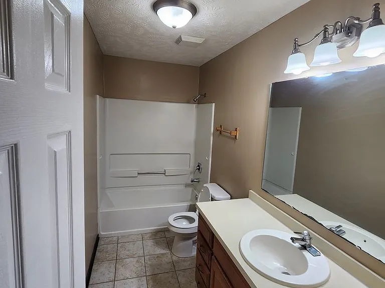 513 Roundtree Dr — Photo 21