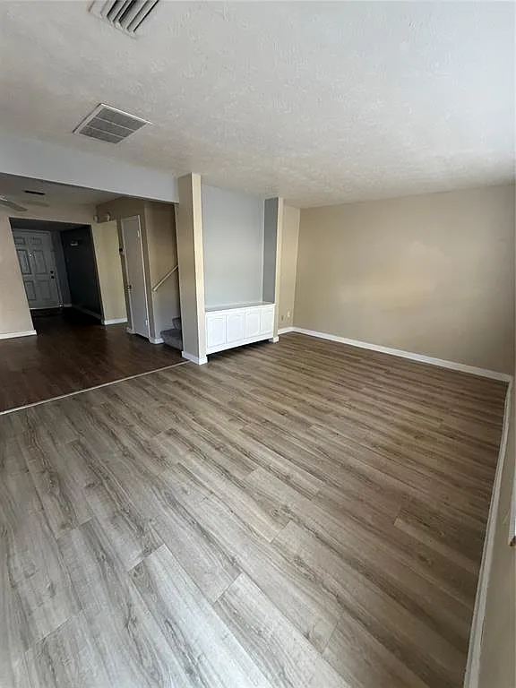 Building Photo - 26 E Mountain Creek Dr