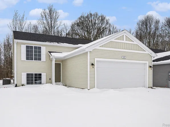 3151 Wild Orchid Ln, Burton, MI 48519
