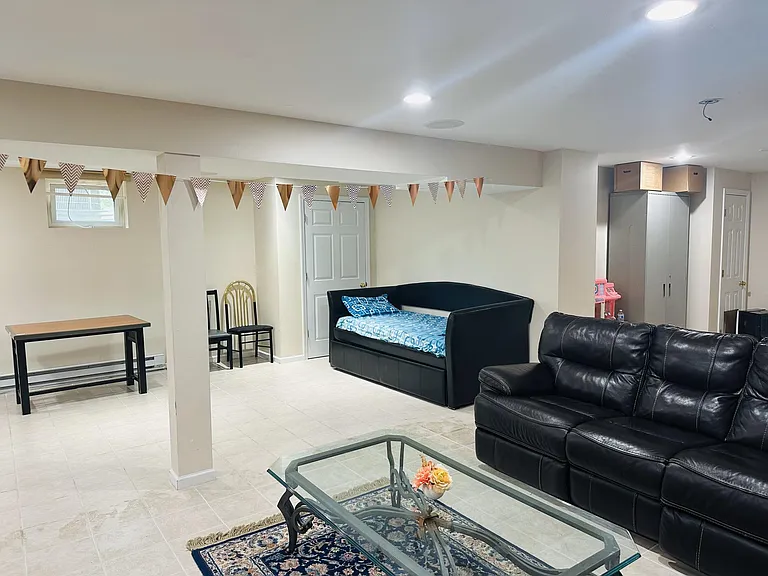 2 Russell Ct — Photo 23