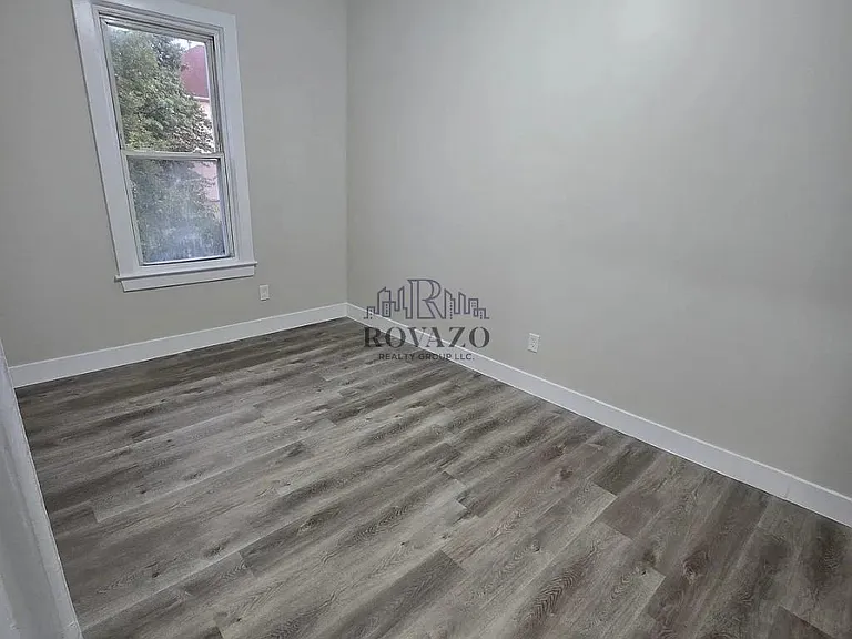 28 Wainwright St #3 — Photo 5