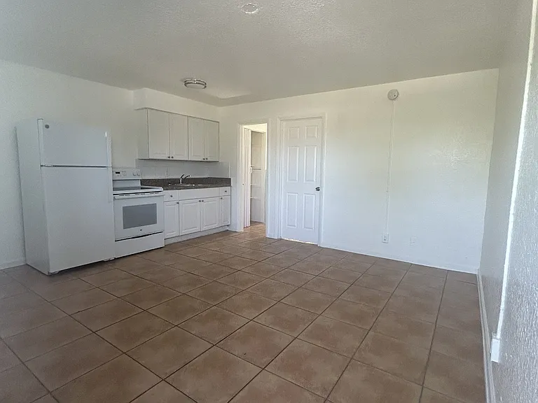 610 NW 7th Ave — Photo 35