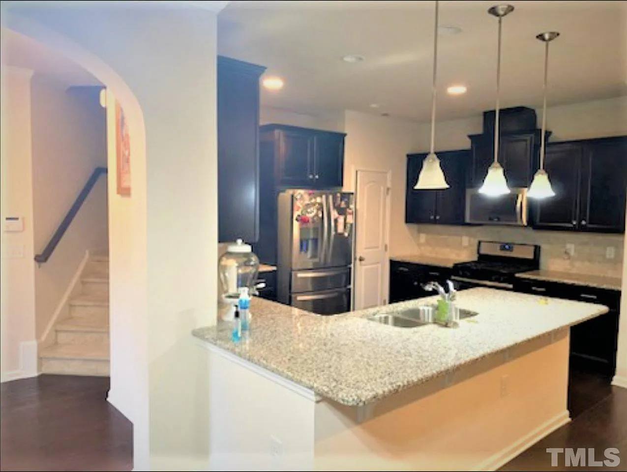 3 bed, 2.5 bath, 1925 sqft, $2,195 — Photo 4