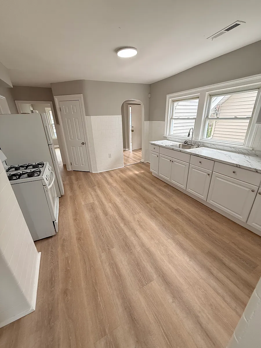 Photo 2 of 16 - 433 Greenwich Ave #2 - New Haven, CT Building Photo - 433 Greenwich Ave #2