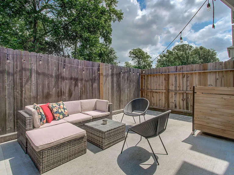 970 Highland Sound Ln — Photo 4