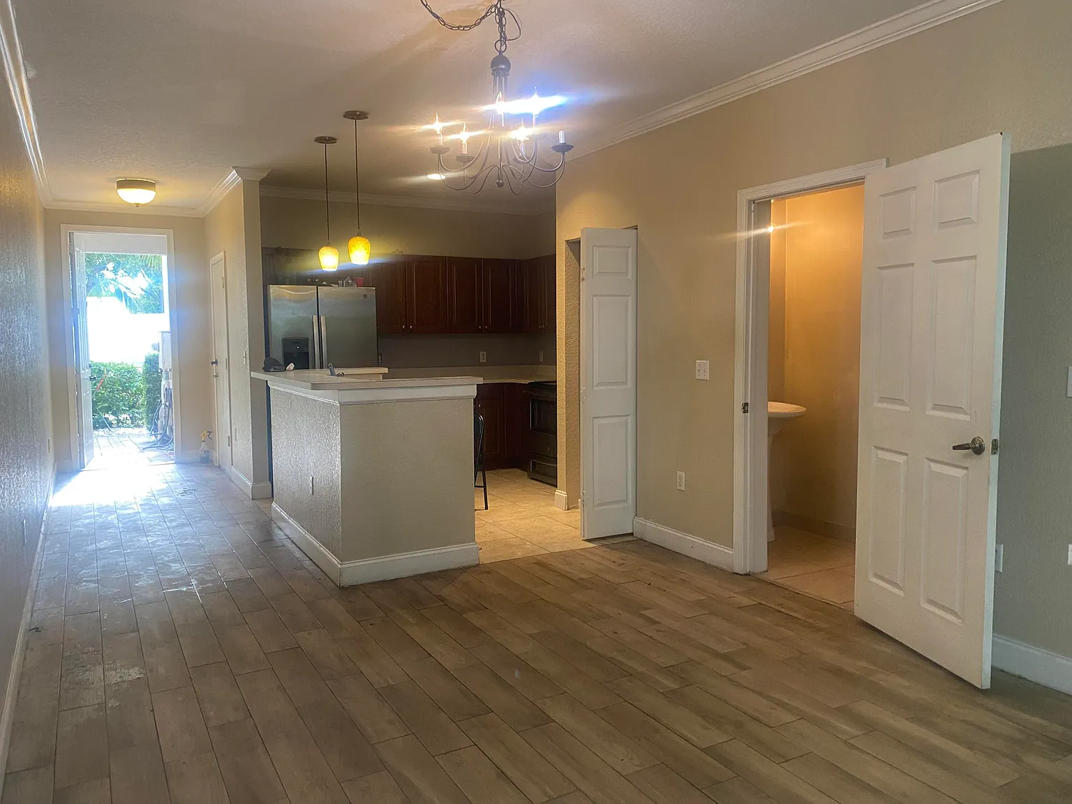 3 bed, 2.5 bath, 1219 sqft, $2,450 — Photo 2