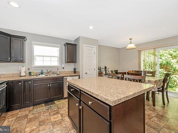 5th image of 266 Brandenburg Dr