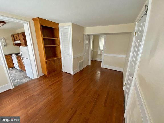 3rd image of 301 Pitt St Unit 1