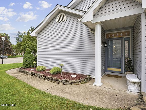 4th image of 11 Strauss Court