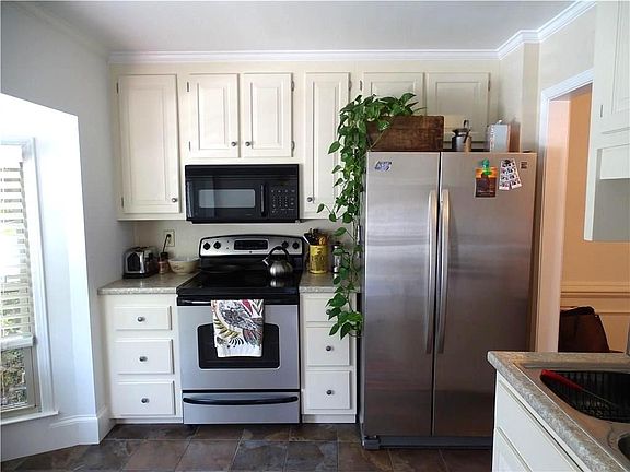 3rd image of 410 Forestgate Ct