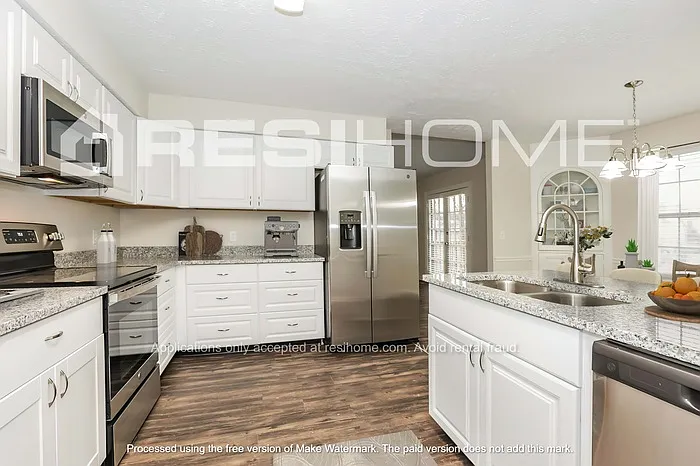 3 bed, 2.0 bath, 1451 sqft, $1,945 — Photo 2