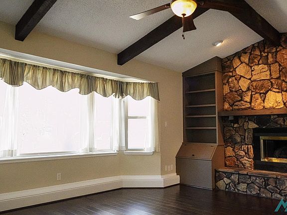 5th image of 521 Rosewood Dr