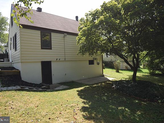 3rd image of 8742 Lackawanna Ave