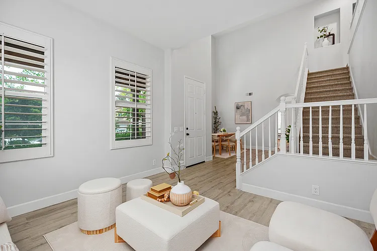 4 bed, 2082 sqft, $6,100 — Photo 2