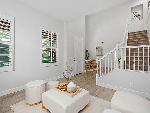 2nd image of 17 Pickering Cir