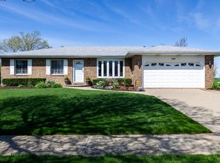 544 N Hawthorne Ln, Peotone, IL 60468