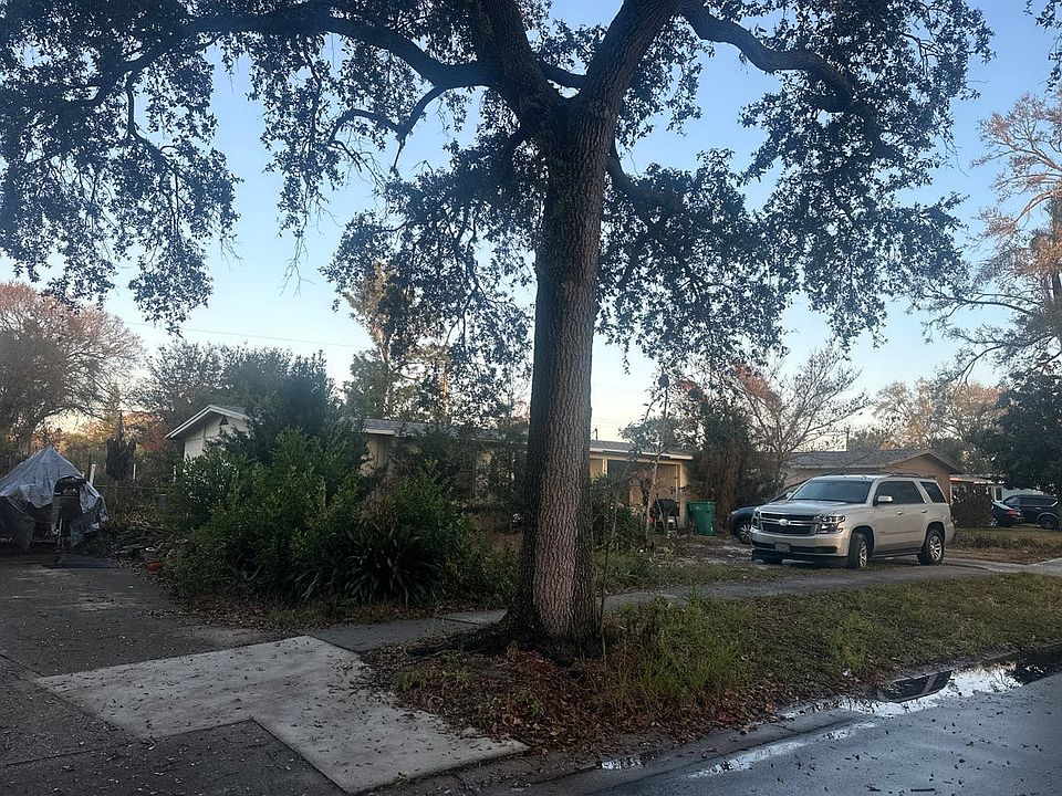 2nd image of 1601 Cambridge Dr