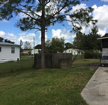 4th image of 2441 Kyle St