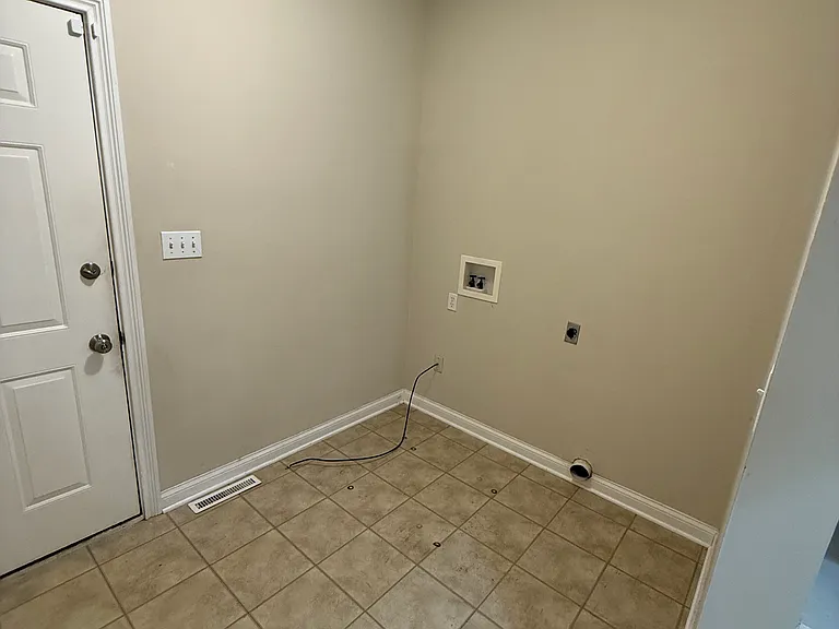 1365 Honey Locust Ct — Photo 14
