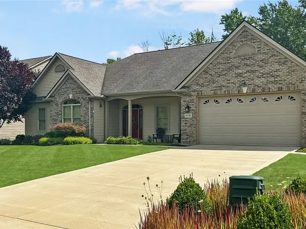 21151 Castlewood Dr, Strongsville, OH 44149