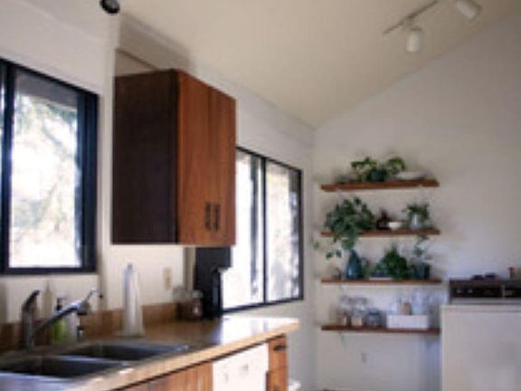 Kitchen sink, dishwasher